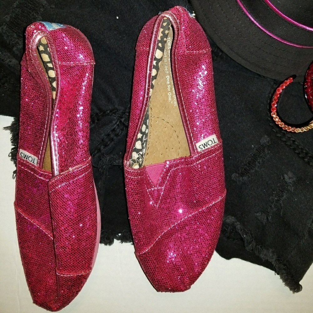 Toms - Picture 2 of 7